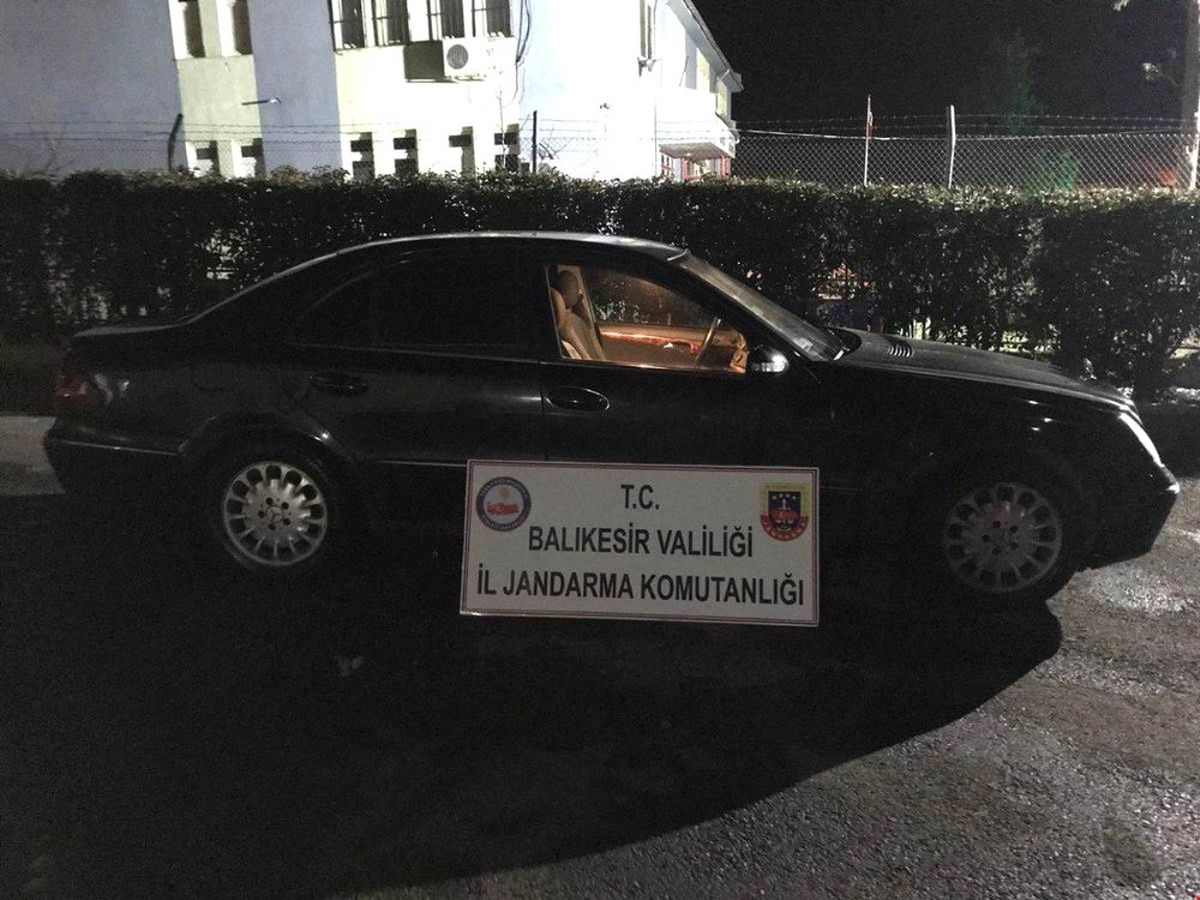 Balıkesir\'de Gümrük Kaçağı Lüks Araç Ele Geçirildi