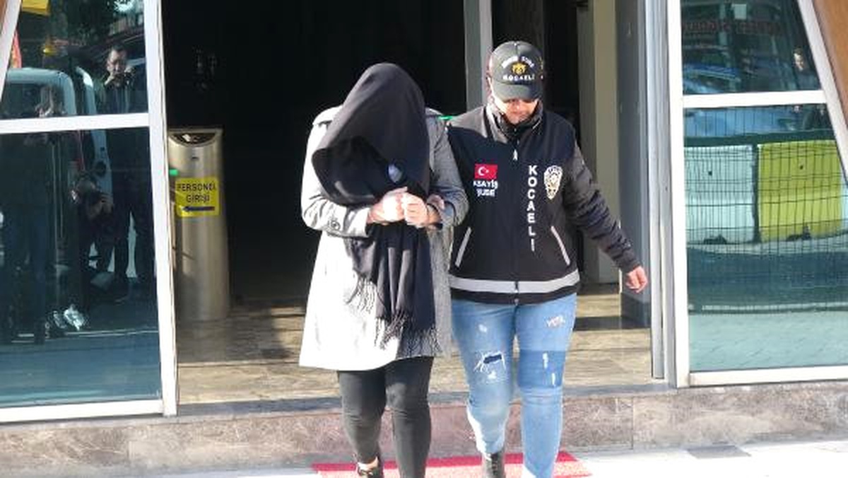 Bilgisayar Yerine Çakıl Taşı Göndermek İsterken Yakalandılar