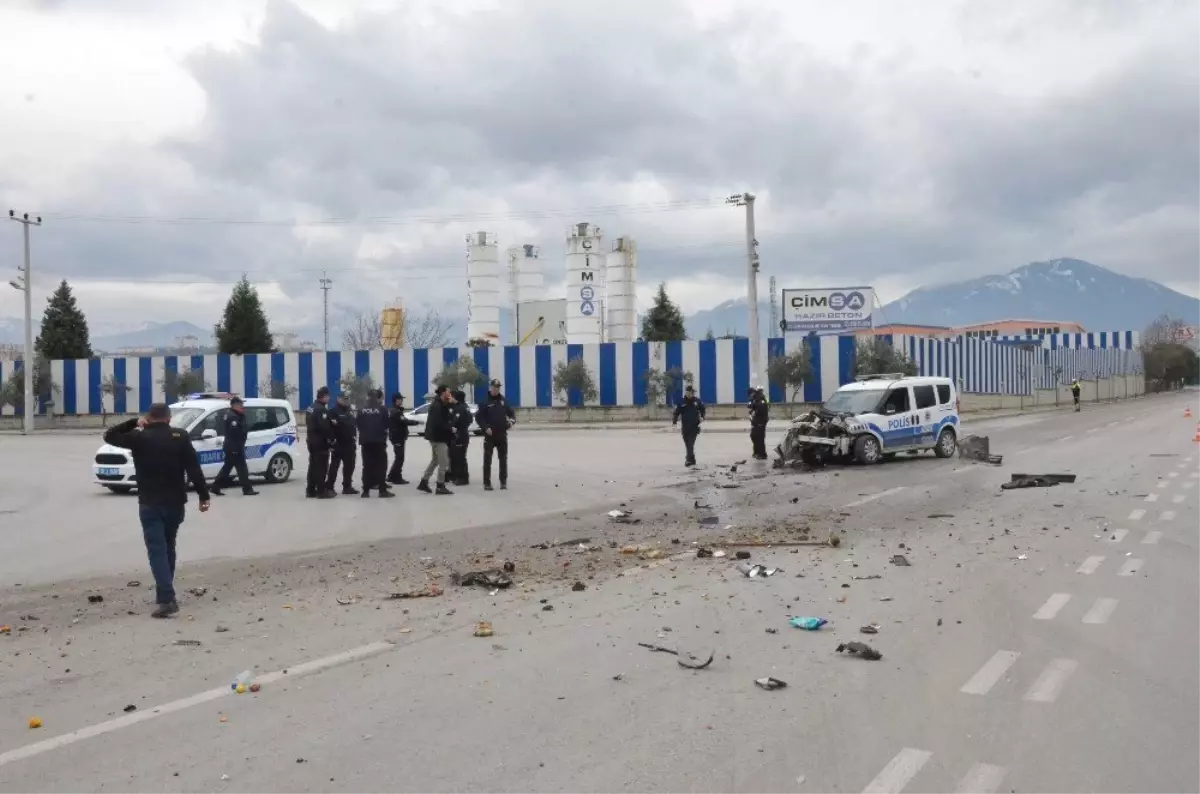 Denizli\'de Polis Aracı ile Çöp Kamyonu Çarpıştı: 2 Polis Yaralı