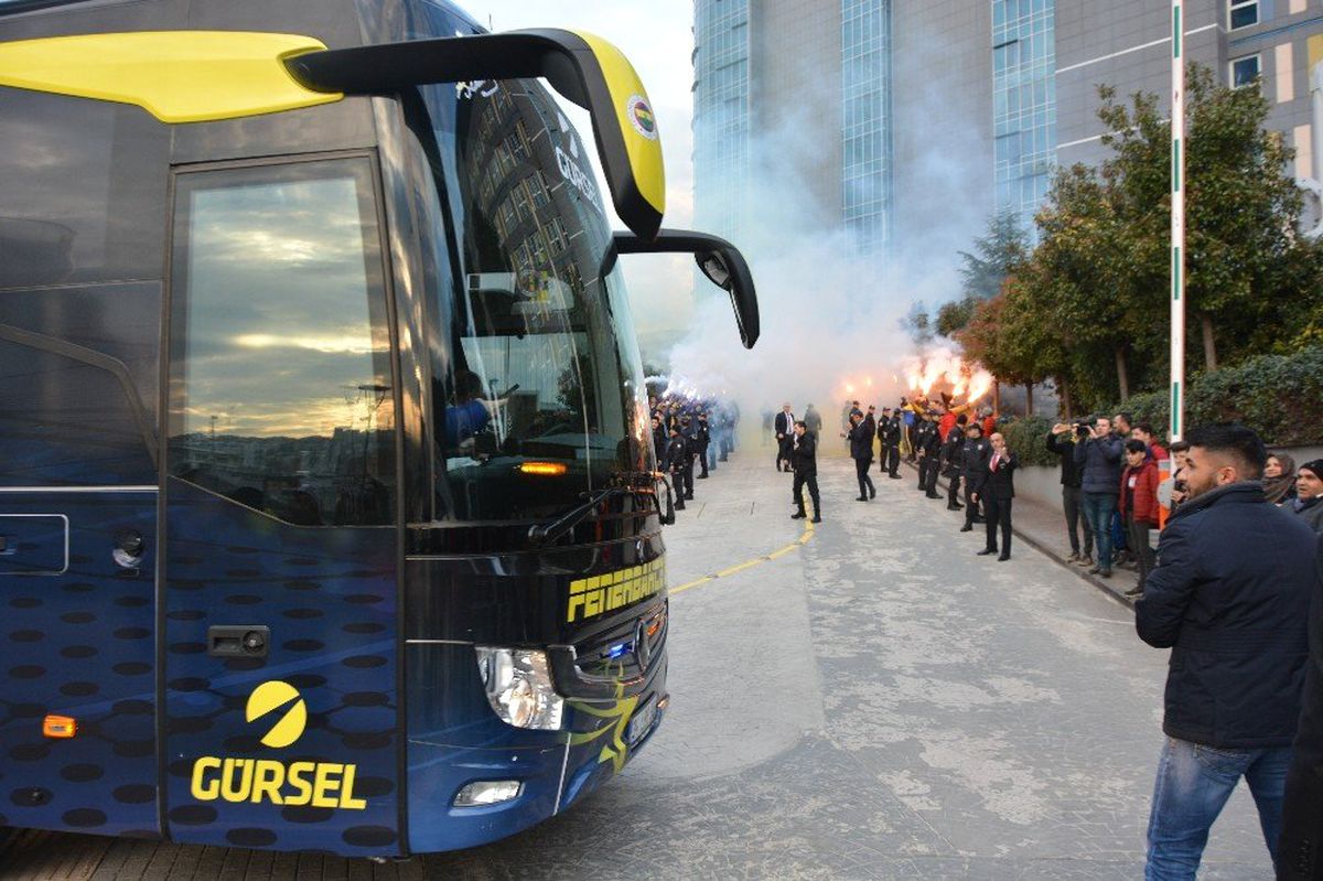 Fenerbahçe\'ye Bursa\'da Taraftar Morali