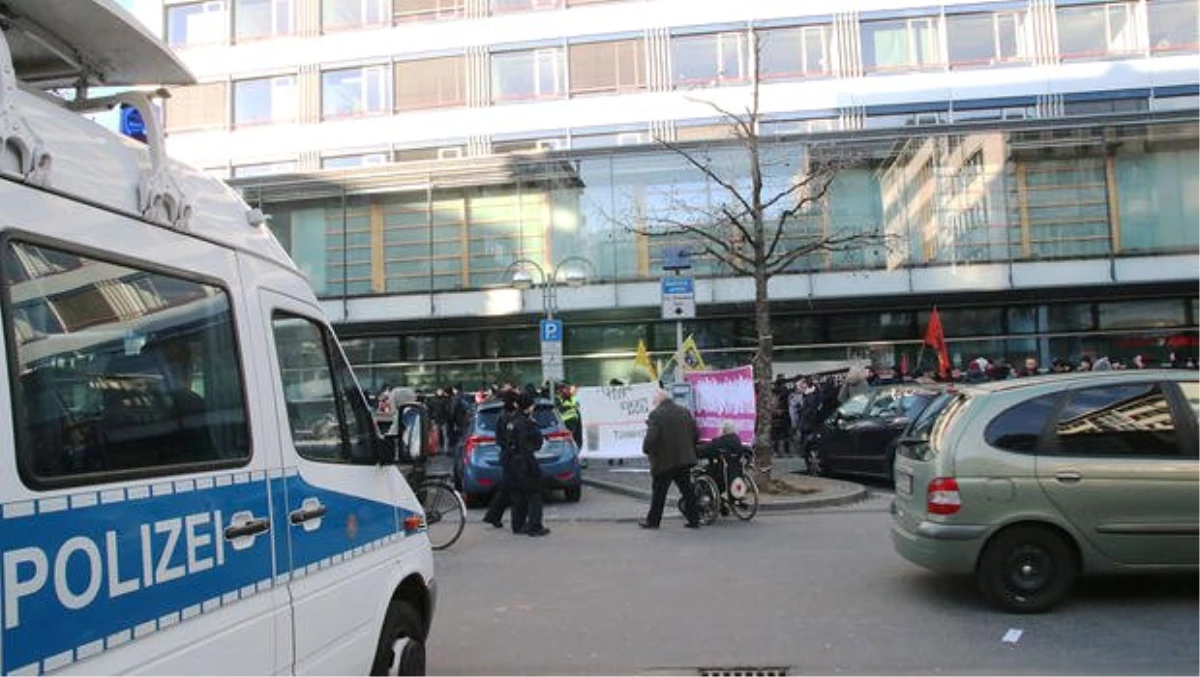 Frankfurt 1 No\'da \'Nsu 2.0\' Protestosu: Devlete Güvenimiz Sarsıldı