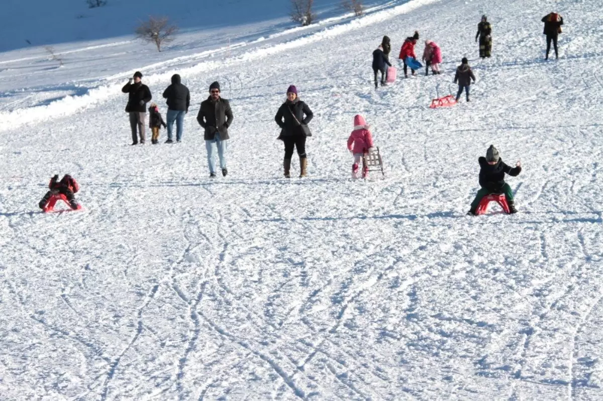 Göl Manzaralı Kayak Merkezine Yoğun İlgi