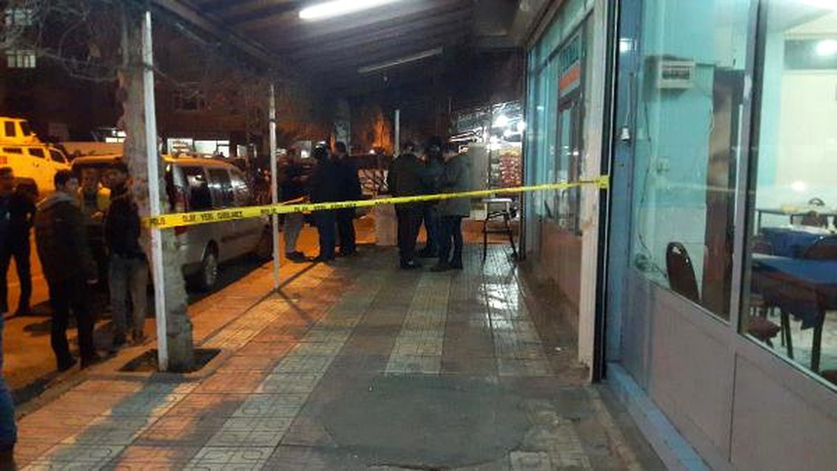 Kahvehanede Kavgada, Bacağından Vuruldu
