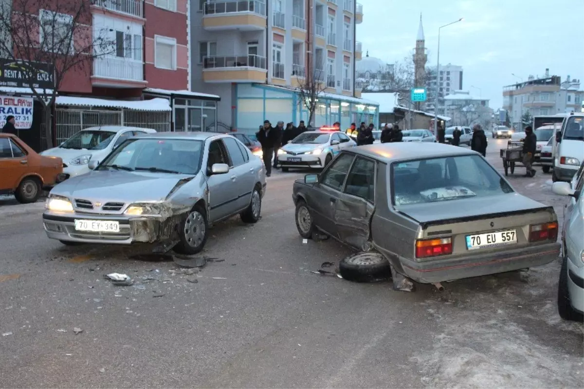 Karaman\'da Trafik Kazası: 2 Yaralı