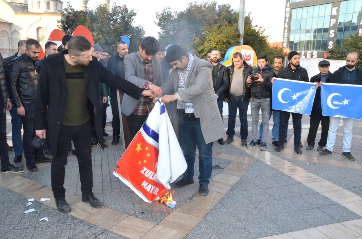 Müslümanlara Uygulanan Şiddeti Protesto Ettiler