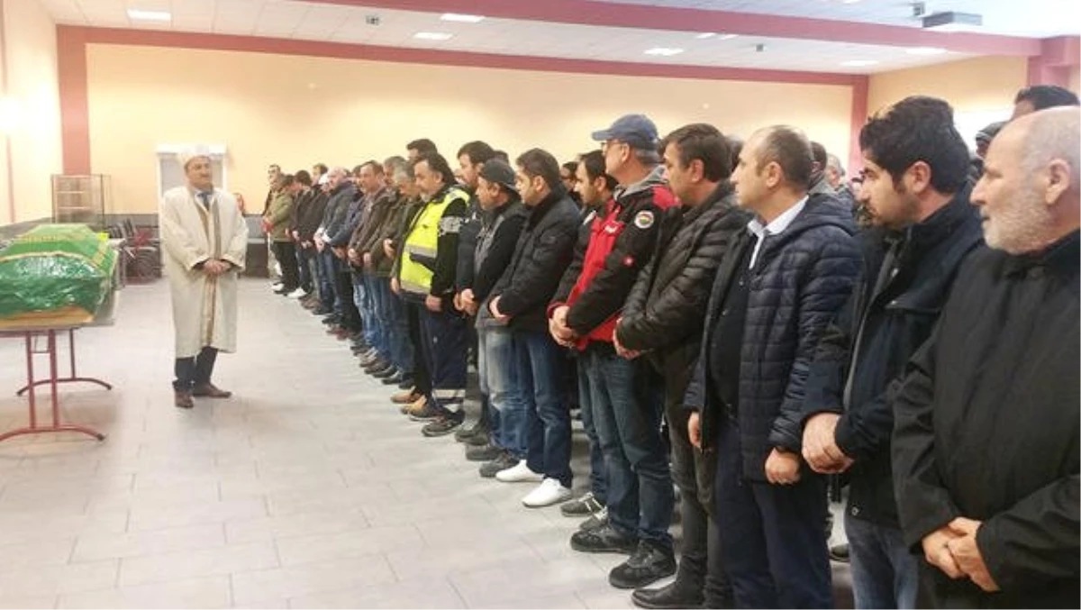 Pres Makinesine Sıkışan Türk İşçinin Cenazesi Türkiye\'ye Gönderildi