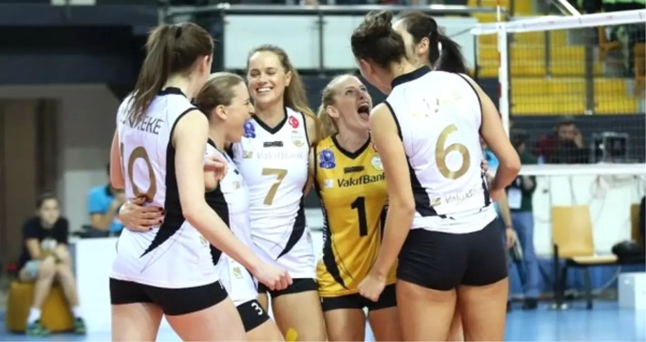 Voleybolda VakıfBank, Fenerbahçe Opet\'i 3-0 Yendi