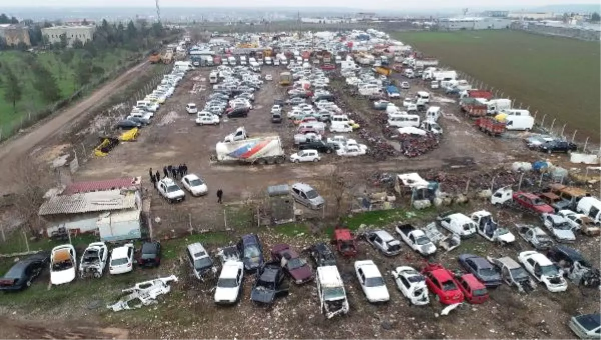 Yediemin Otoparklarında Bulunan Araçlar Çürümeye Terk Edildi