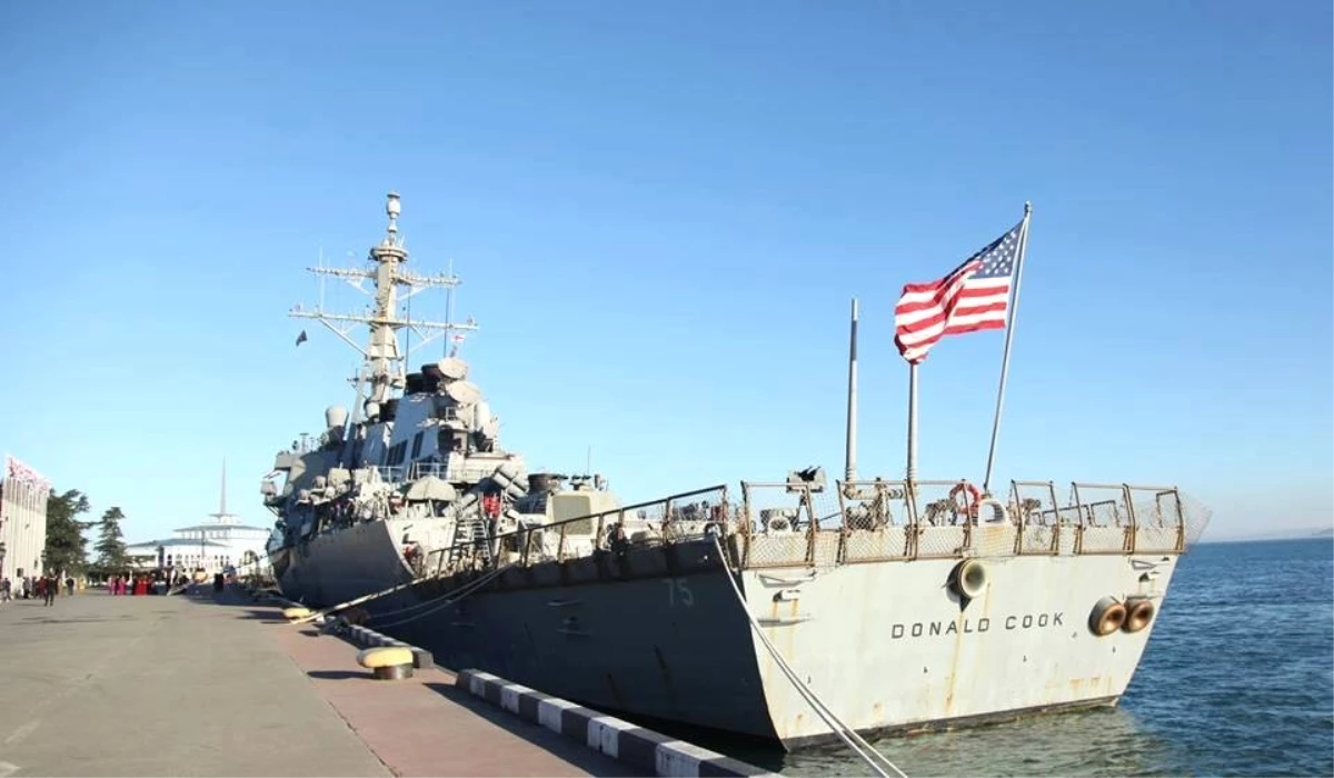 ABD Savaş Gemisi Batum\'a Demir Attı