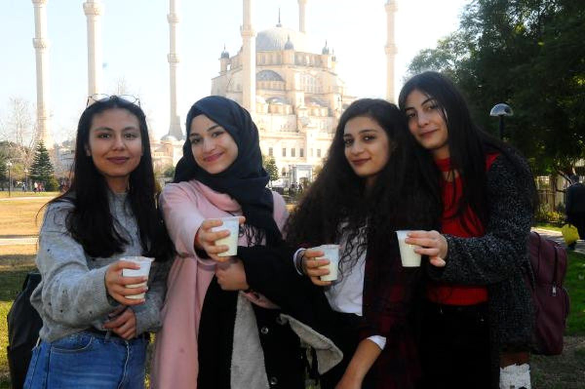 Adanalılar Ayranı da Acılı İçiyor