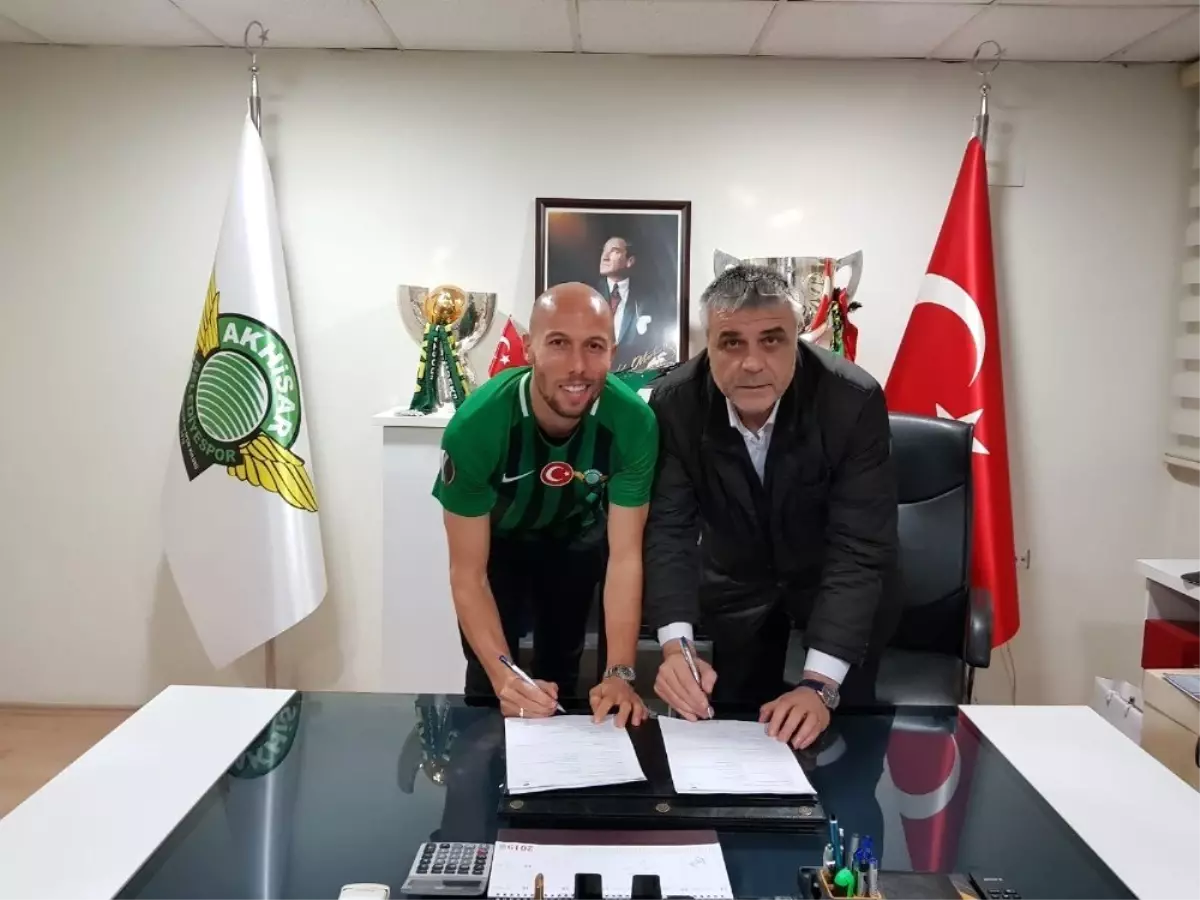 Akhisarspor, Cocalic\'i Renklerine Bağladı