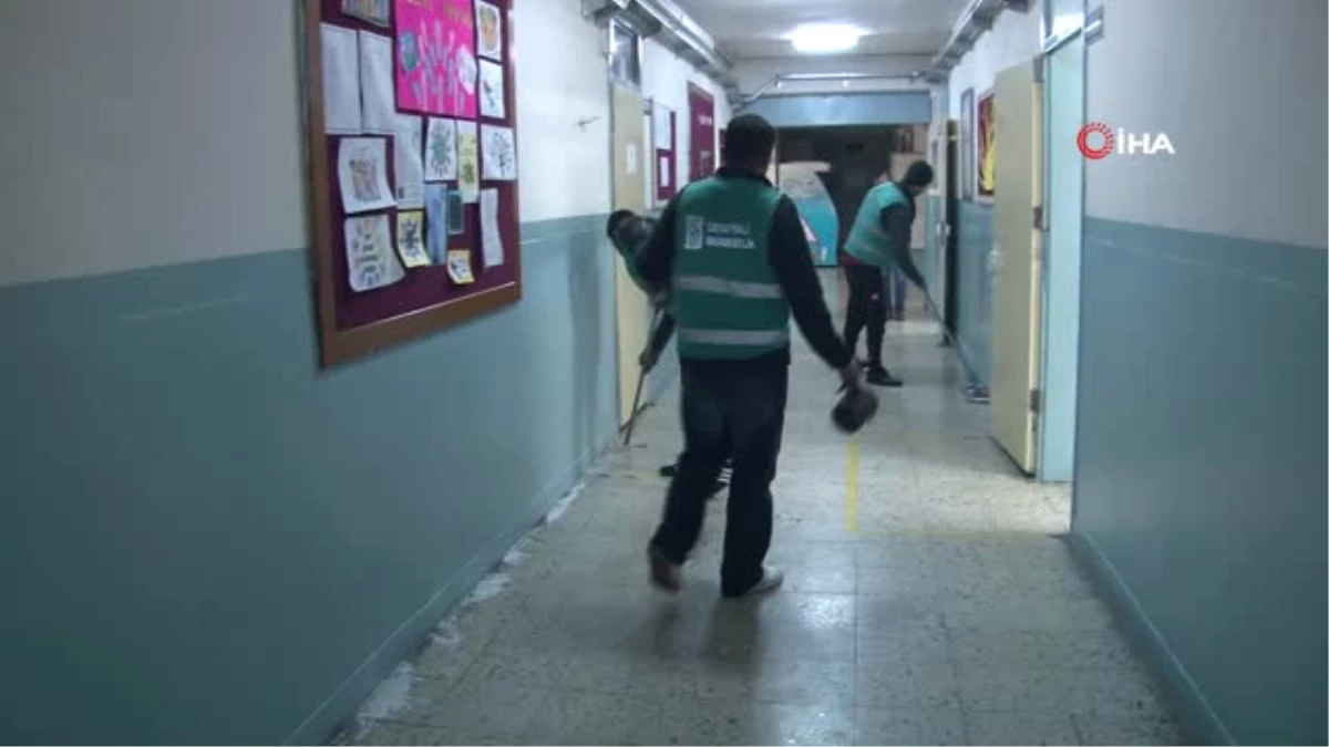 Antalya\'da 26 Okulun Bakım ve Onarımını Hükümlüler Yapıyor