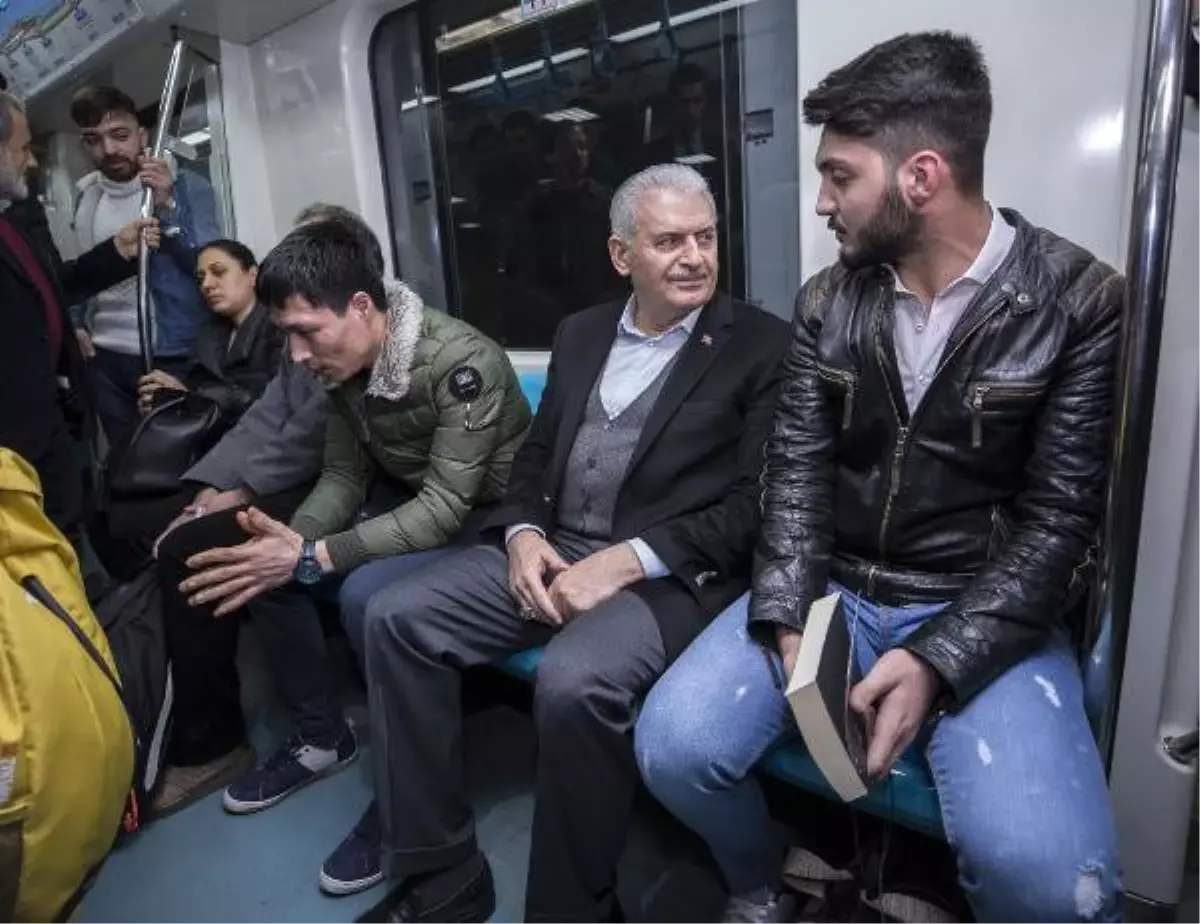 Binali Yıldırım Marmaray\'da Vatandaşlarla Sohbet Etti