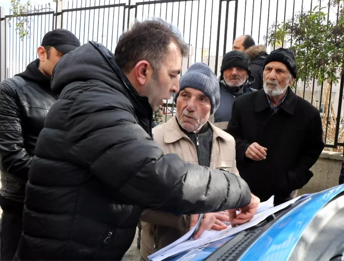 Bu Sefer Caddeyi Trafiğe Kapatamadı