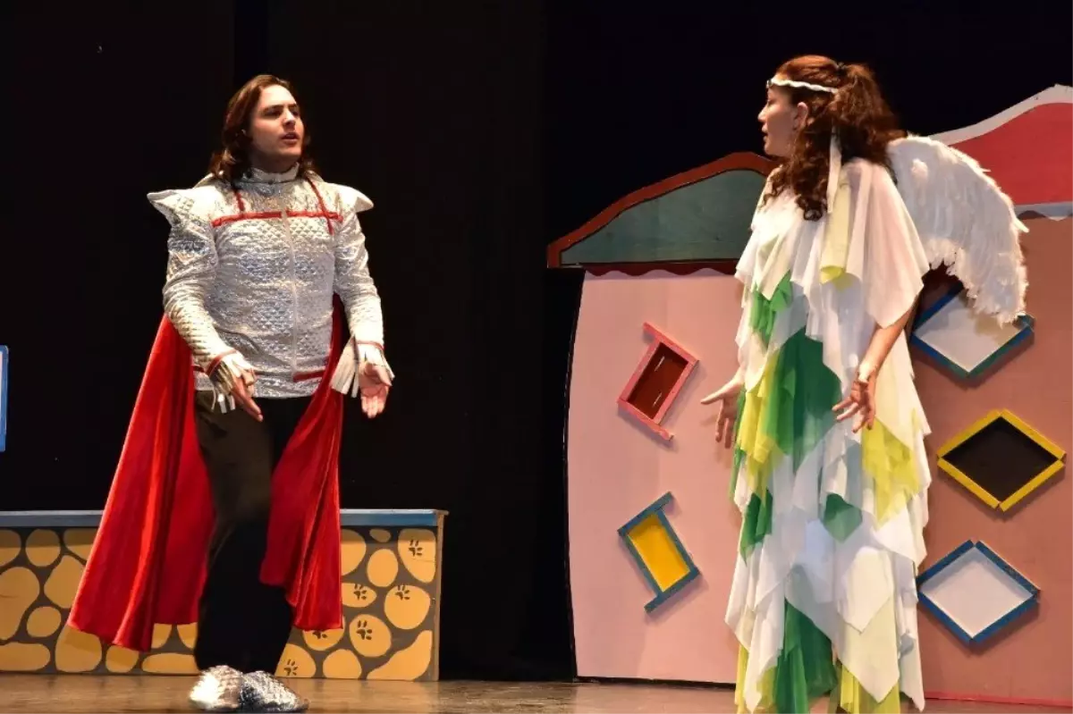 Çocuklar "Trafikteyim" Adlı Tiyatro Oyunu ile Hem Öğrendi Hem Eğlendi