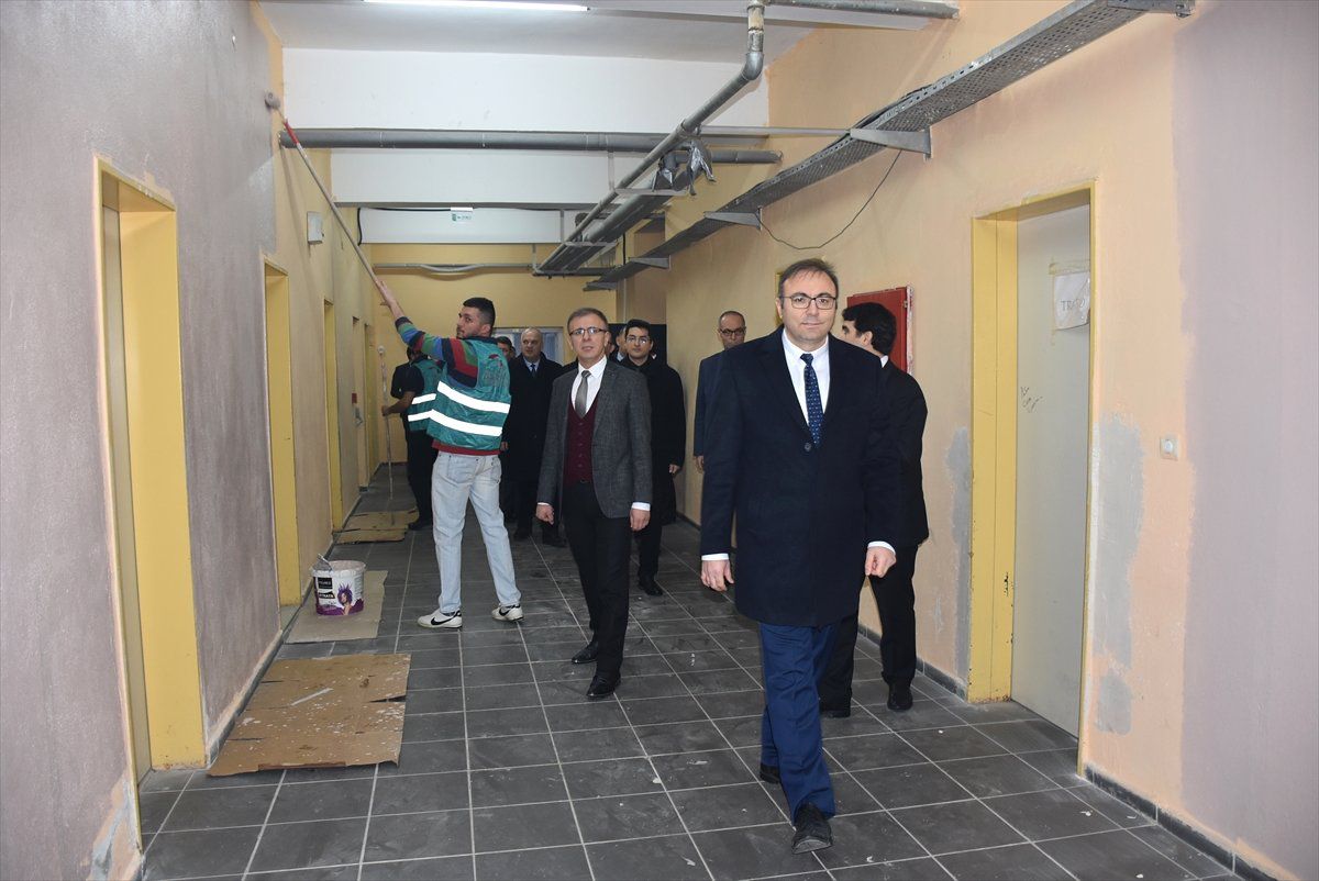 Çorlu\'da Yükümlüler Okulların Bakımını Yapıyor