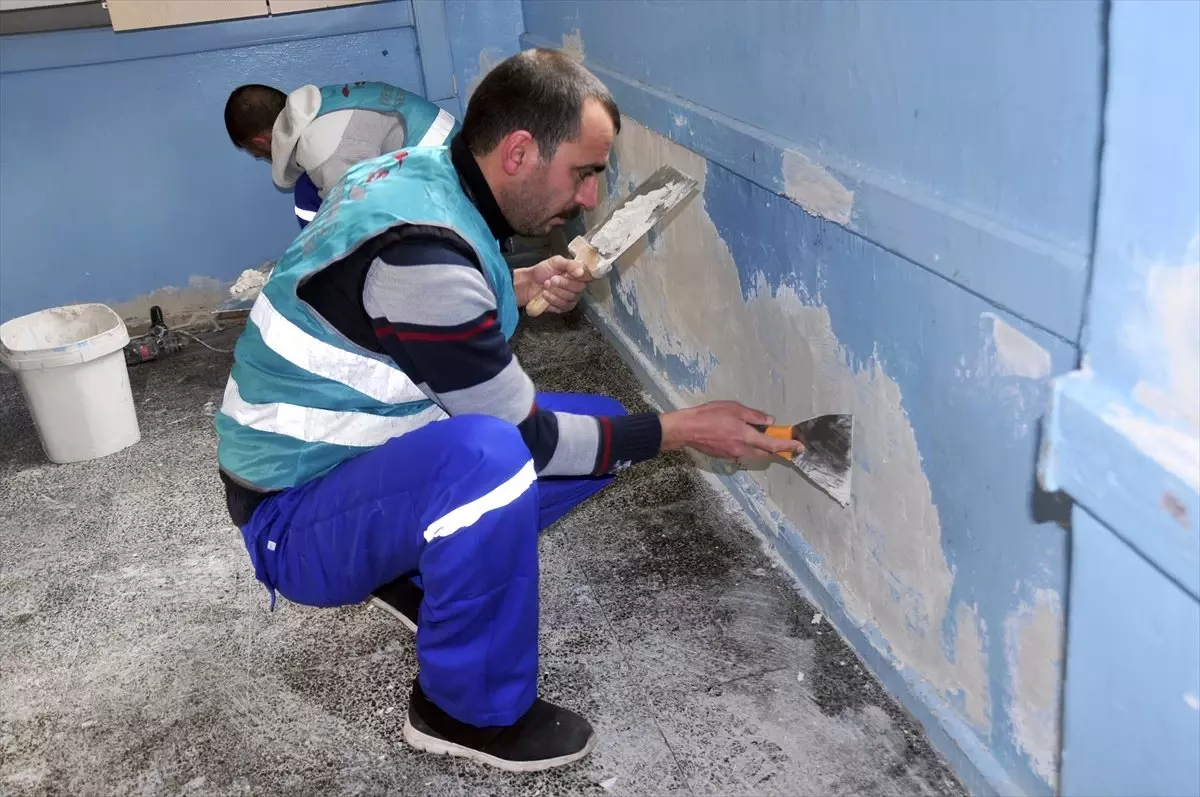 Denetimli Serbestlik Yükümlüleri Yarıyıl Tatilinde Okulları Boyuyor