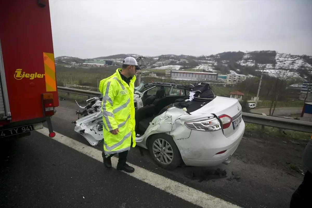 Düzce\'de Zincirleme Trafik Kazası : 1 Ölü, 1 Yaralı