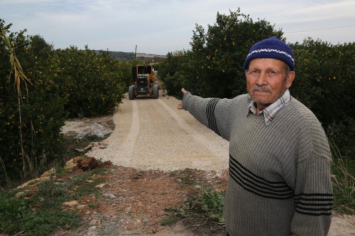 Erdemli\'de Alt Yapı, Bakım, Onarım ve Yol Yapımı Çalışması Sürüyor