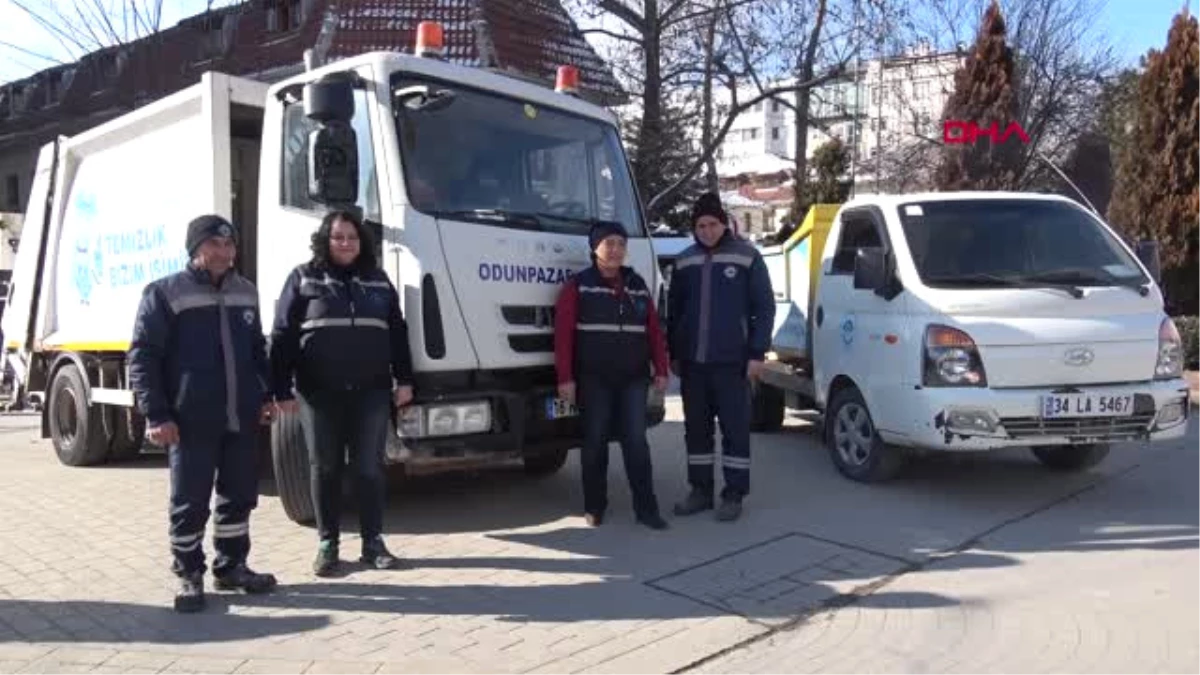Eskişehir Çöp Kamyonu Şoförü Kadınlar, Sokak Sokak Gezip Çöp Topluyor