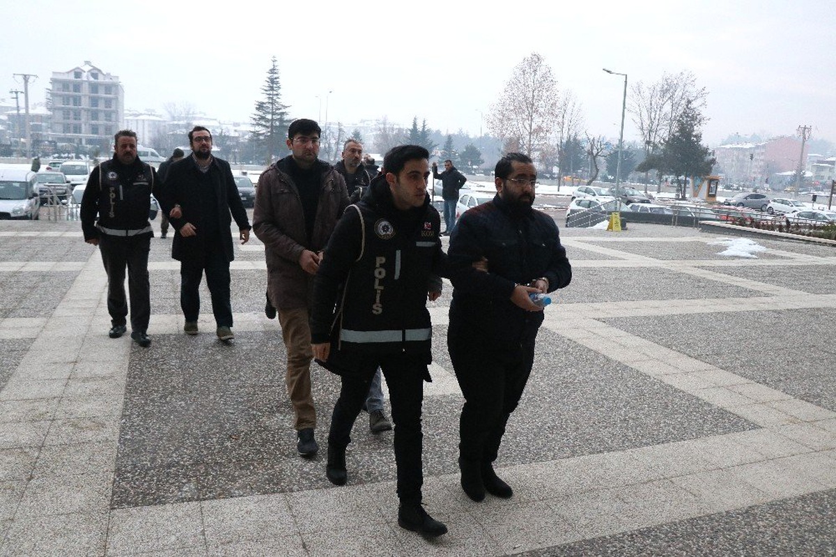 Fetö\'nün \'Gaygubet Evi\'nde Gözaltına Alınan Şüpheliler Adliyeye Sevkedildi