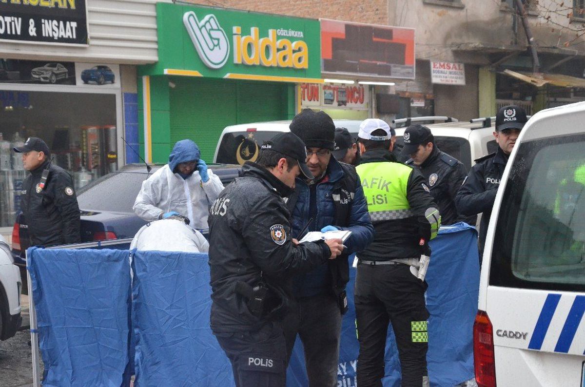 Genç Kız Minibüsün Altında Kalarak Hayatını Kaybetti
