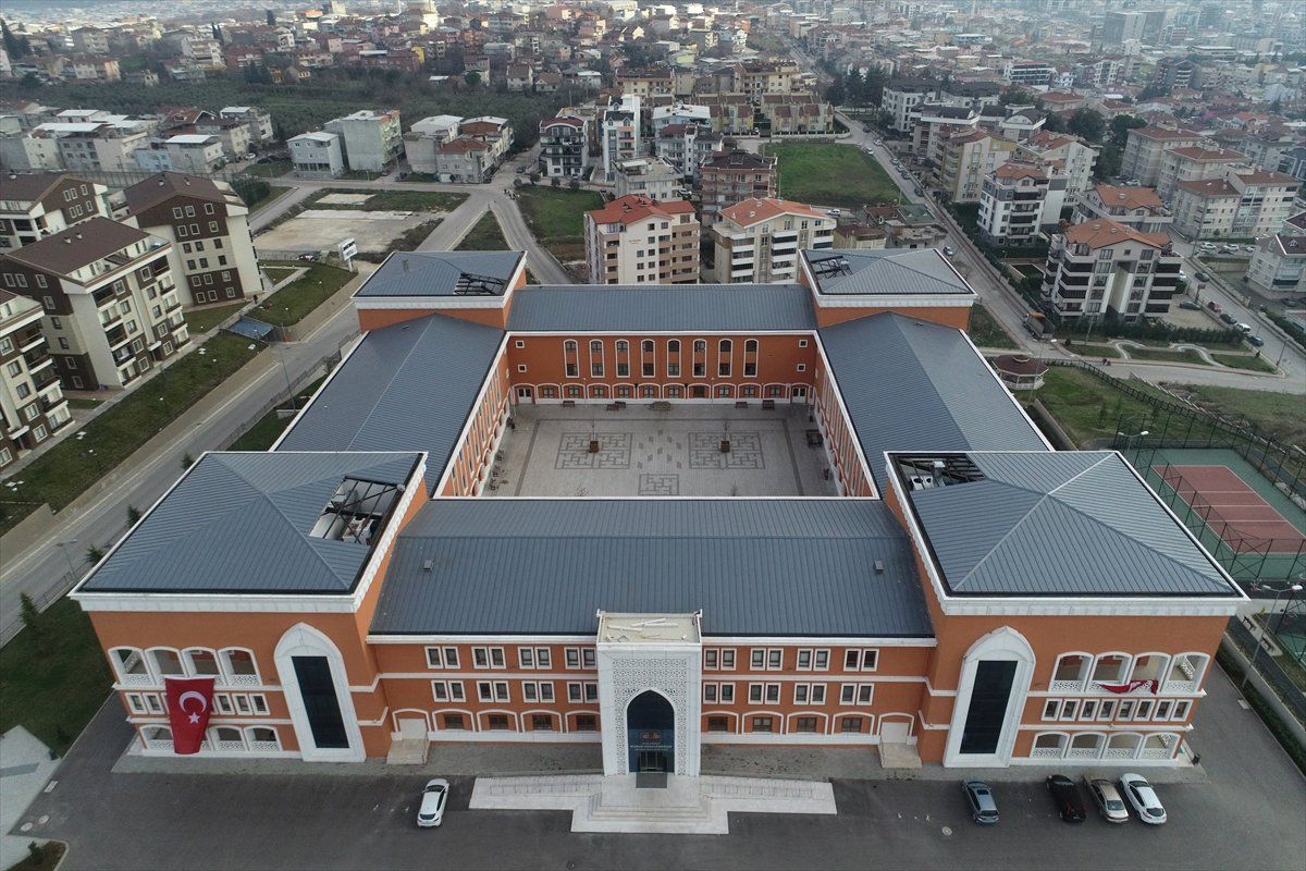 Gönül Elçileri" Yetiştiren Uluslararası Lise