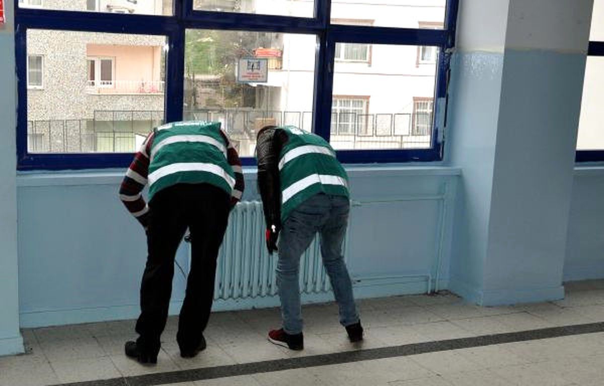 Kırıkkale\'de Denetimli Hükümlüler Okul Boyadı