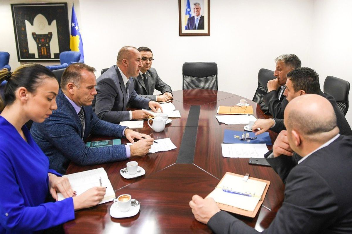 Kosova Başbakanı Haradinaj\'dan Önerilen Zamma Sendikalardan Ret