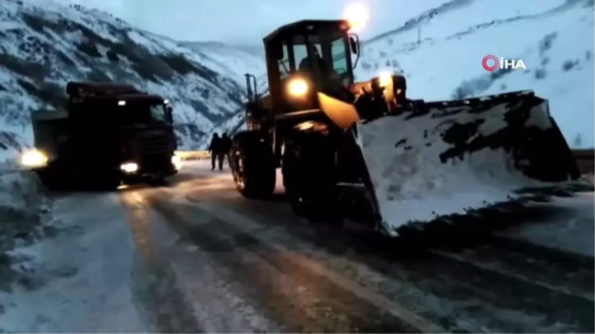 Metrelerce Karda Araçlar Kara Gömüldü