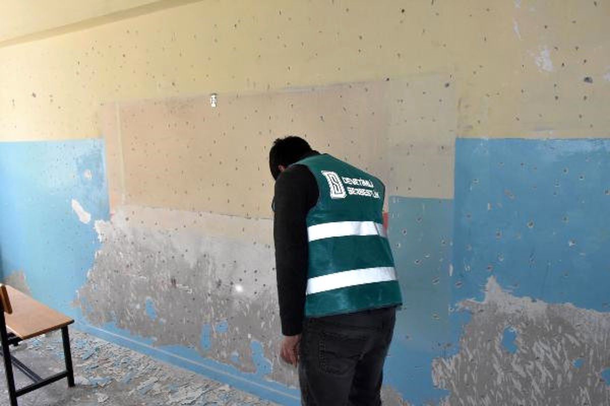 Okulların Boya ve Tadilatını \'Hükümlüler\' Yapıyor