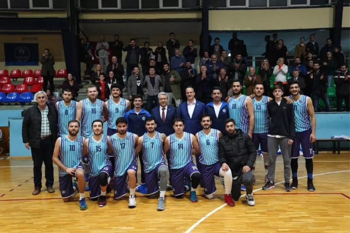 Rektörün de Forma Giydiği Basketbol Takımı Ligi İkinci Sırada Tamamladı