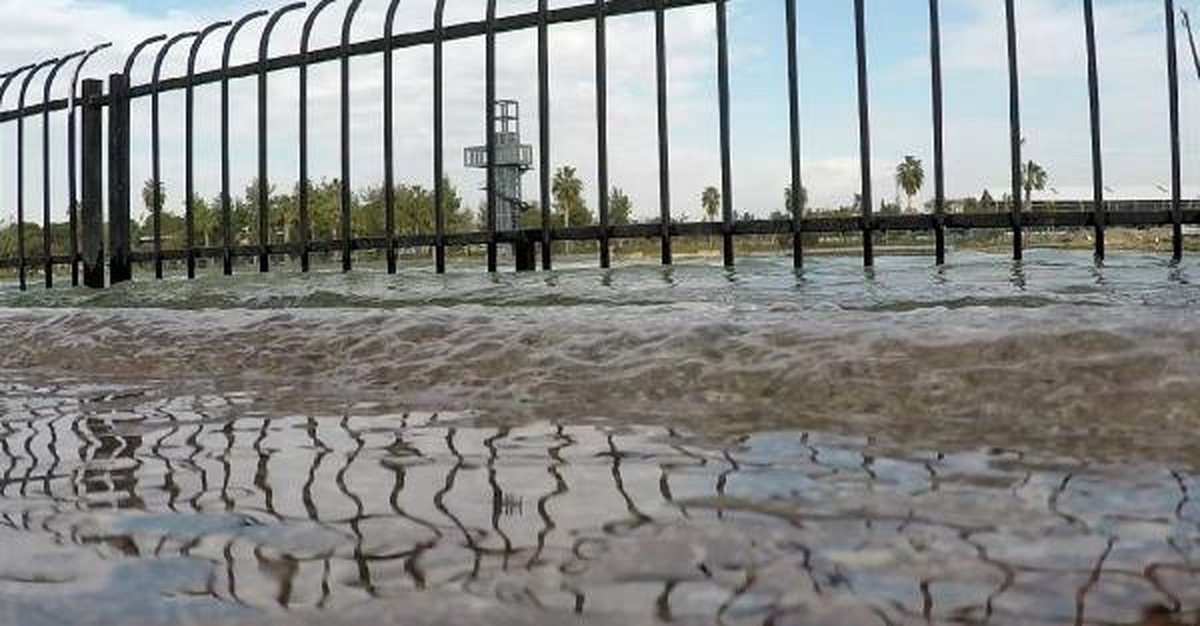Seyhan Nehri Suları Kent Merkezine Taştı