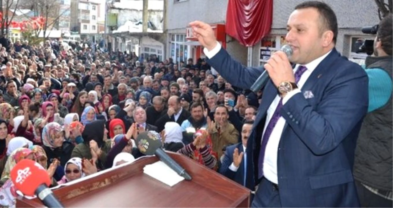 31 Mart Seçimleri İçin Aday Gösterilmeyen AK Parti\'li Belediye Başkanı, Partisinden İstifa Etti
