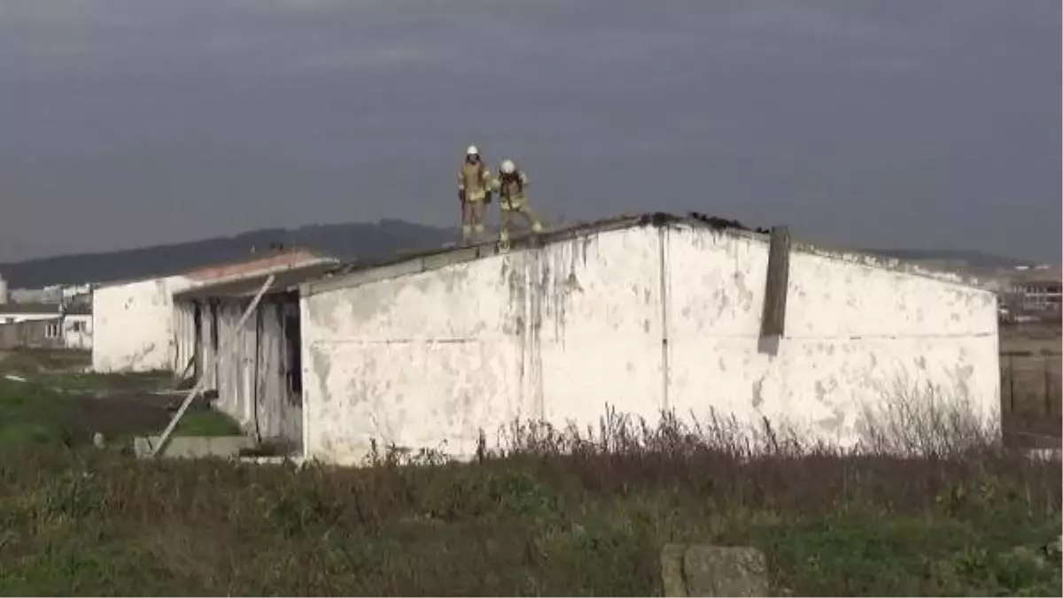 Yangına Müdahale Eden İtfaiyecinin Çatıdan Düşme Anı Kamerada