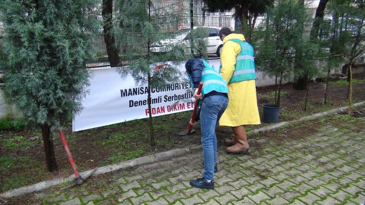 Yükümlüler Yarı Yıl Tatilinde Okulların Boya, Tadilat, Fidan Dikimi Gibi İşlerini Yapacak
