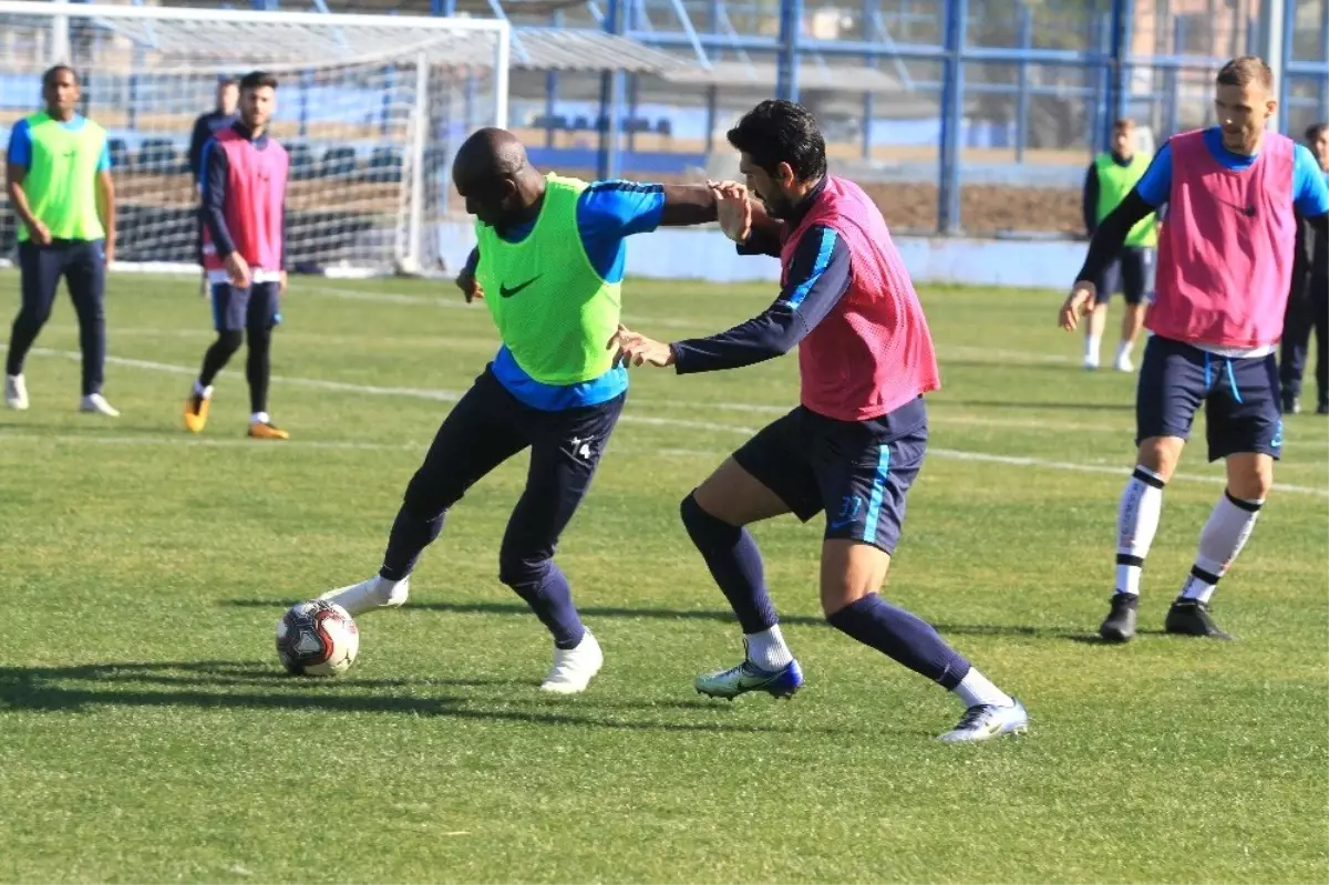 Adana Demirspor Taraftarı Önünde Çalıştı