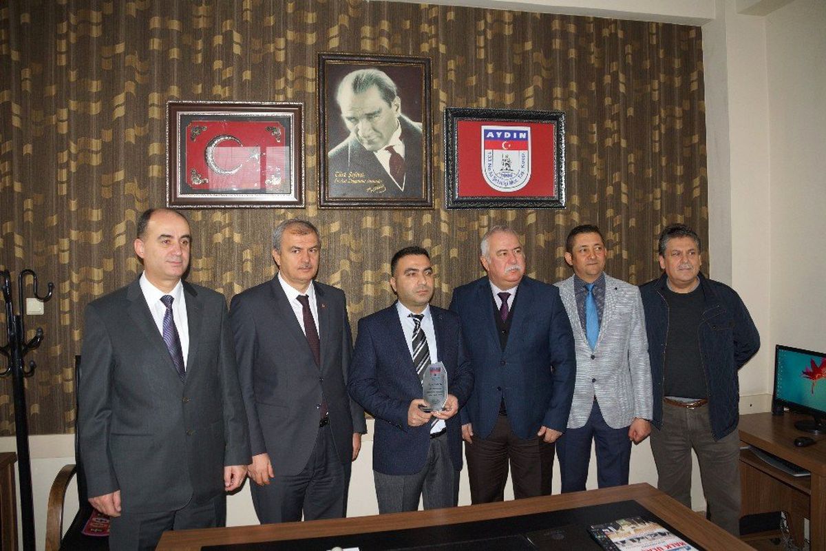 Ayın Şoförüne Ödülünü, İl Milli Eğitim Müdürü Okumuş Verdi