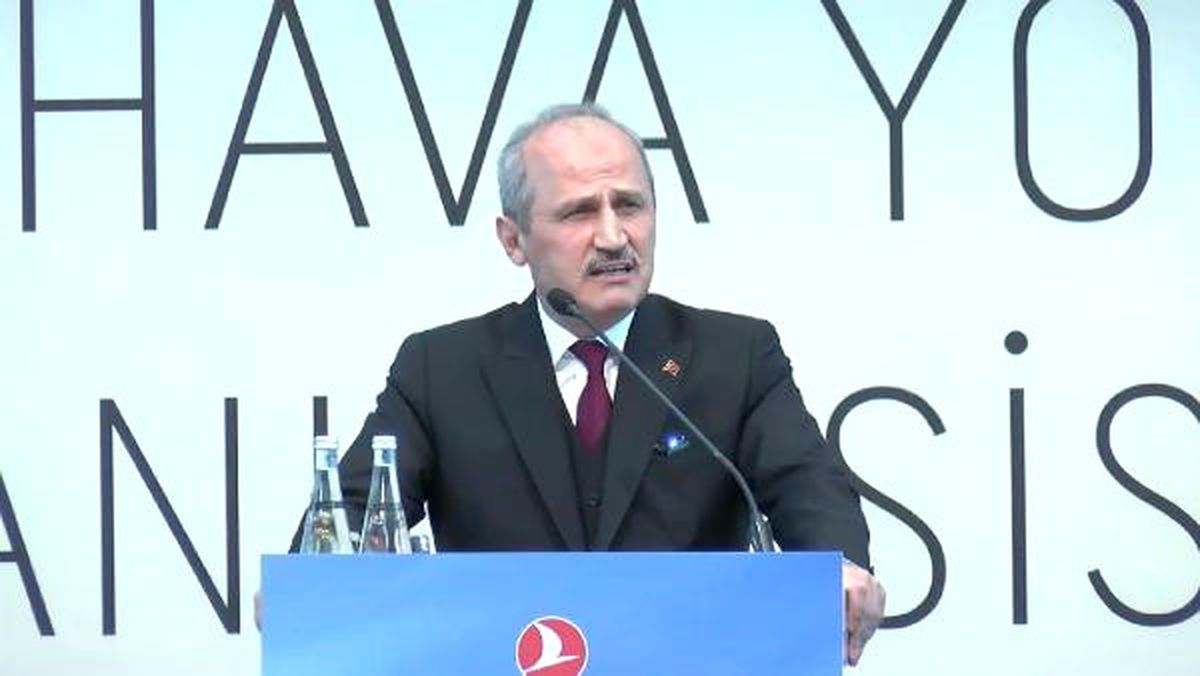 Bakan Turhan\'ın Konuşması Sırasında Bir Hostes Fenalaştı