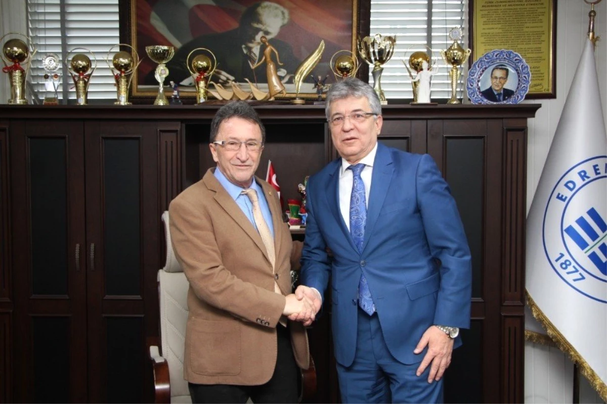 Belediye Başkan Adayı Arslan, Belediye Başkanı Saka\'yı Ziyaret Etti