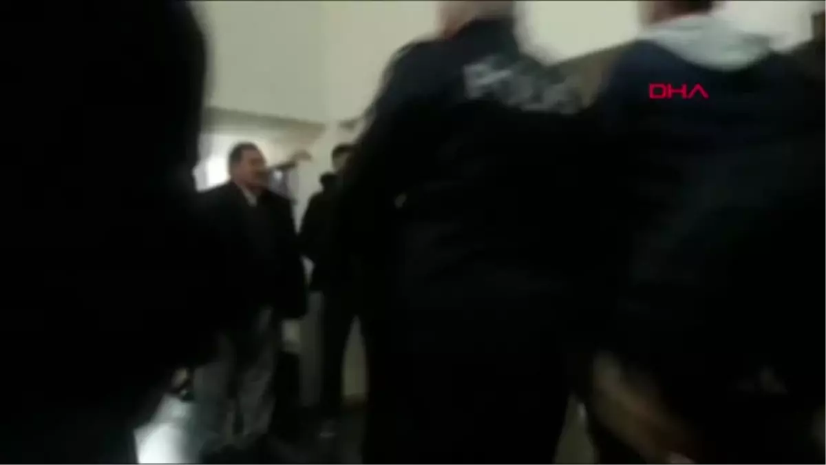 Bursa Adliyedeki Kavgayı Polis, Biber Gazı Sıkarak Ayırabildi