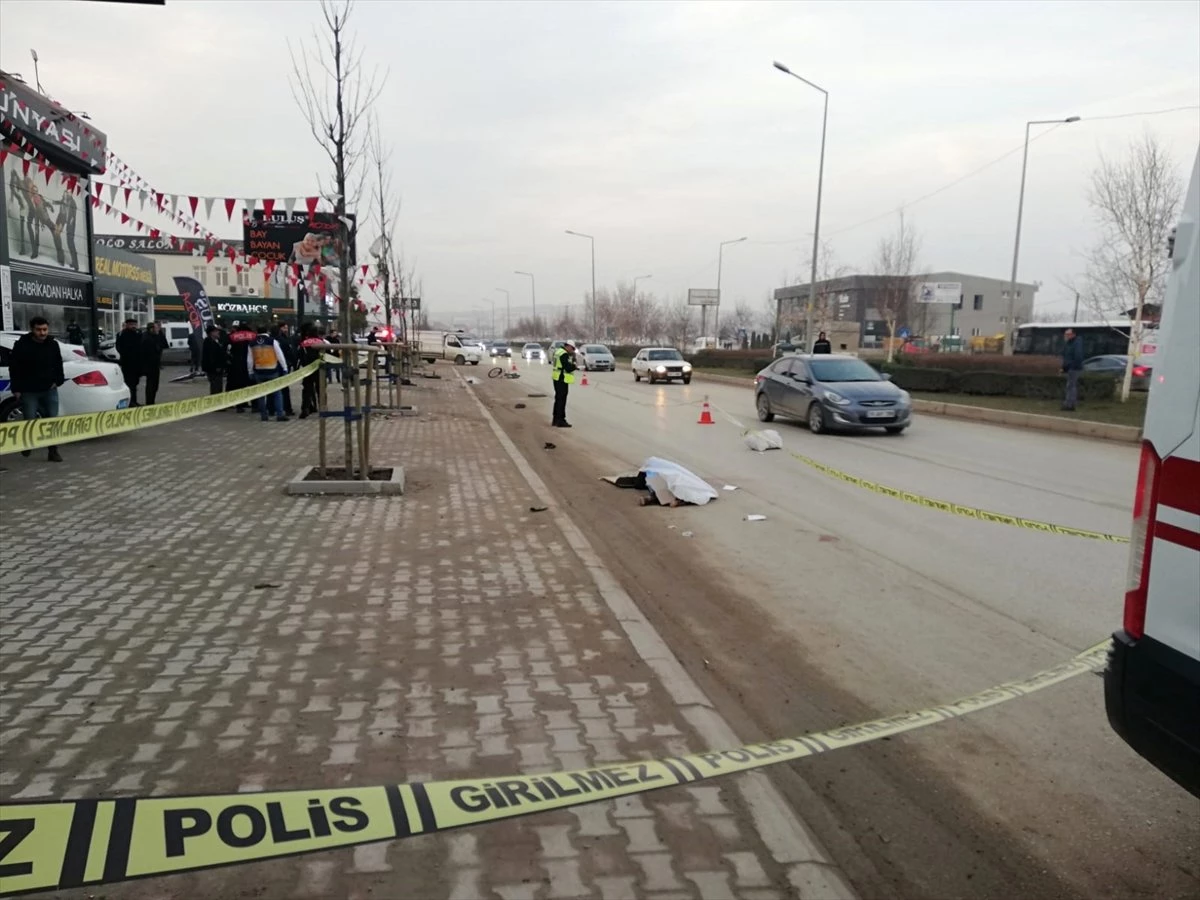Bursa\'da Kamyonetin Çarptığı Bisikletli Öldü