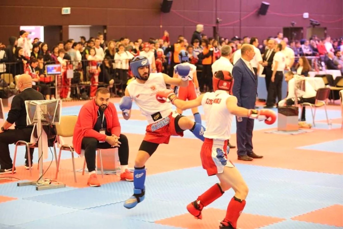 Büyükşehir\'in Milli Sporcuları Kick Boks\'ta Tarih Yazdı