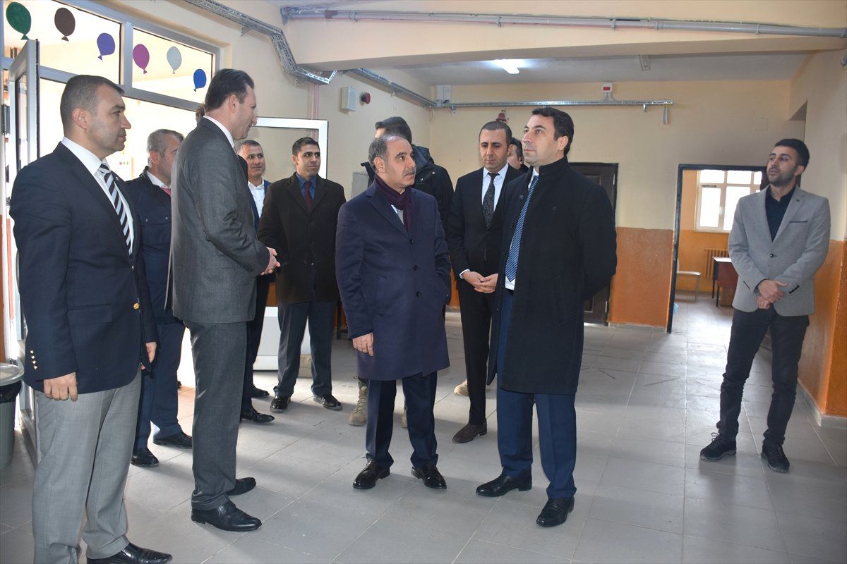 Denetimli Serbestlik Yükümlüleri Okulların Bakımını Yapıyor