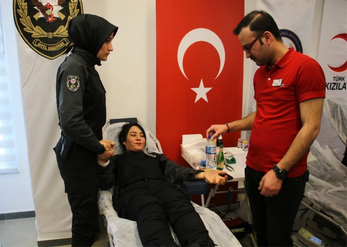 Emniyet Güçleri Türk Kızılayı\'na Kan Bağışladı
