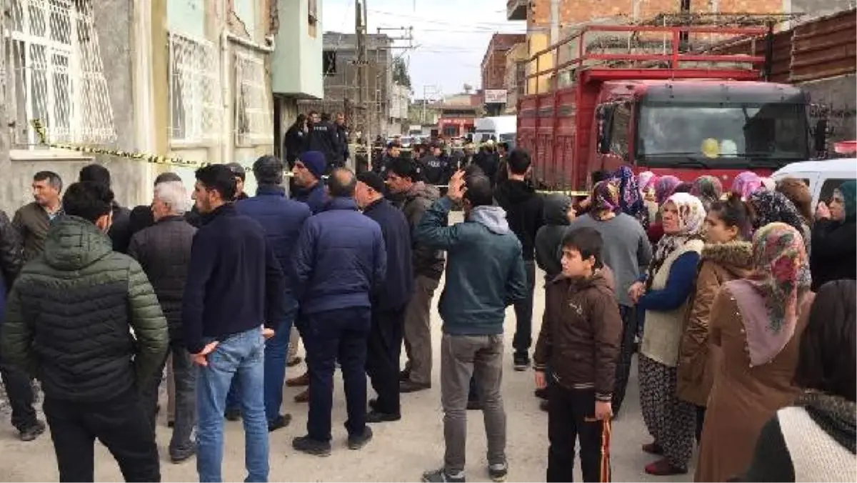 Eşinin Bıçaklayan Koca, Olaya Şahit Olan Oğluna Sarılıp Helallik İstemiş