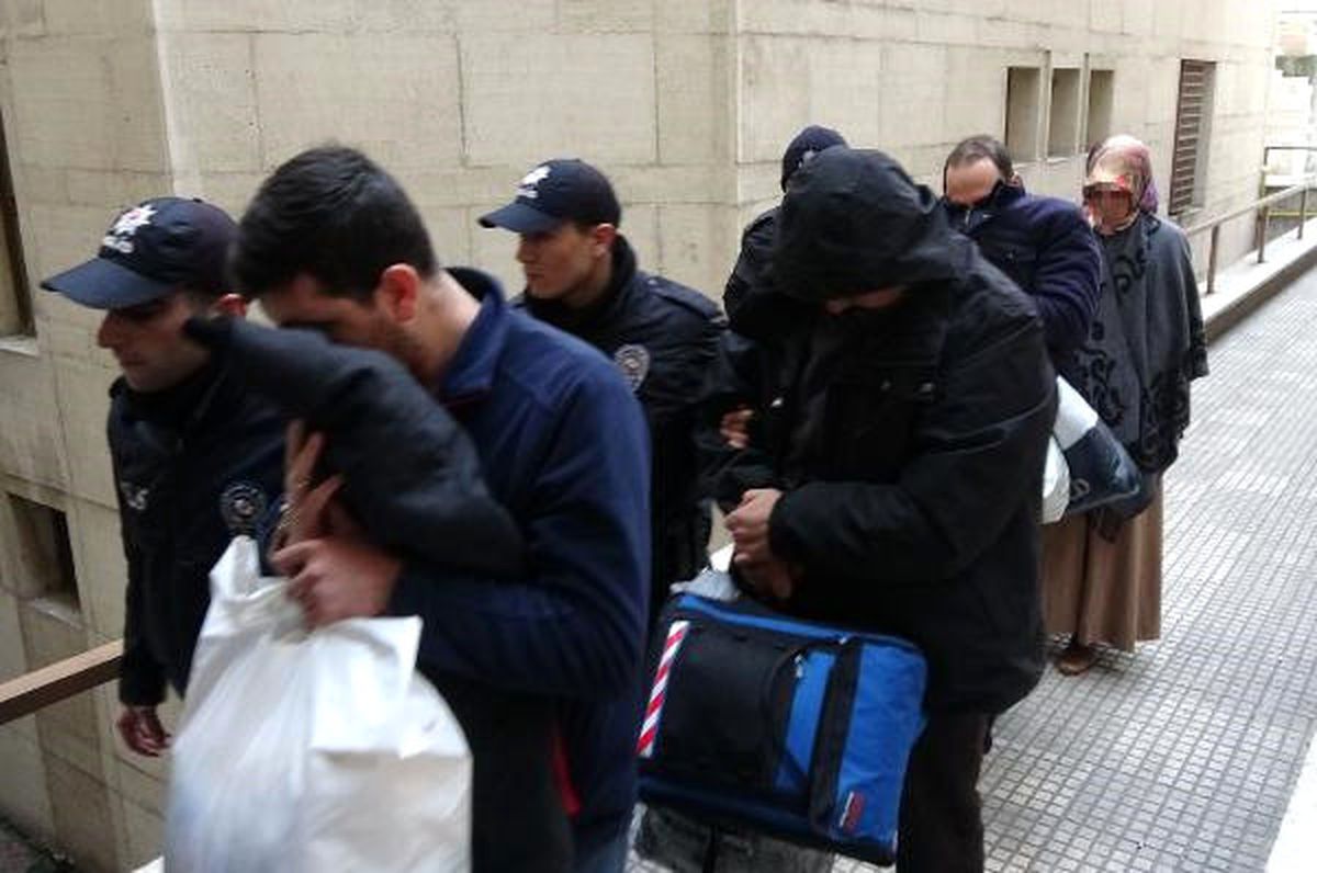 Fetö Operasyonunda Gözaltına Alınan 22 Kişi Adliyede