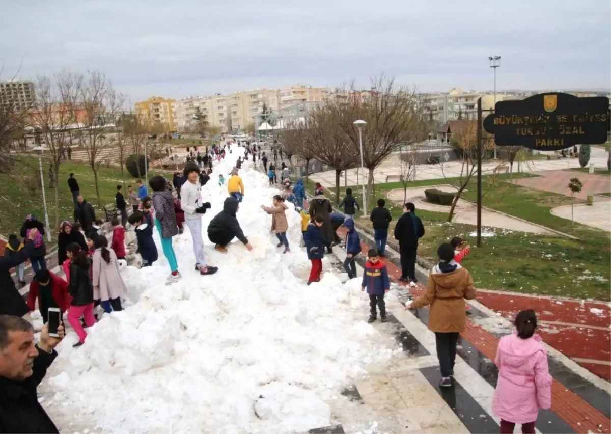 Kar Kamyonlarla Şehre Geldi