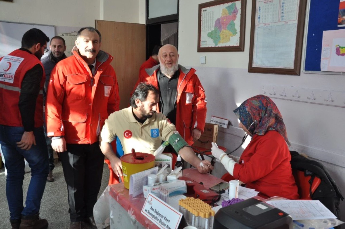Kars\'ta Kızılay\'ın Kan Bağışı Kampanyasına Yoğun İlgi
