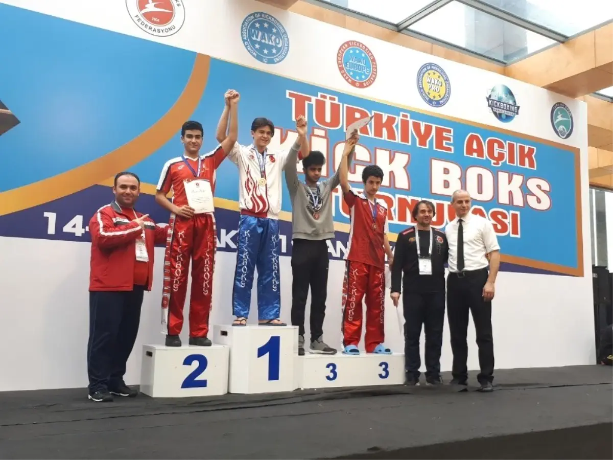 Kick Boksta 3 Gümüş 1 Bronz Madalya